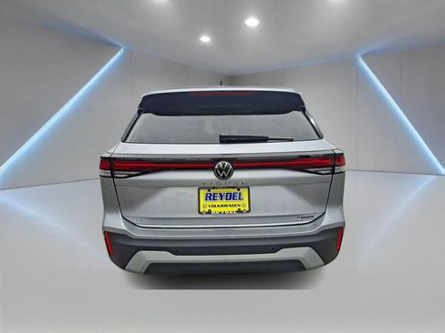Used 2026 Volkswagen Tiguan SE w/ Panoramic Sunroof Package AWD/4WD image 5