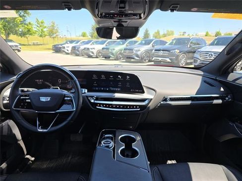 Used 2025 Cadillac Lyriq Luxury w/ LPO, Floor Liner Package AWD/4WD image 19