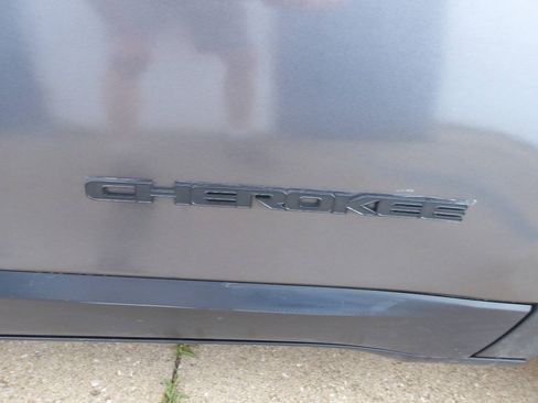 Used 2021 Jeep Cherokee Latitude Plus FWD image 37