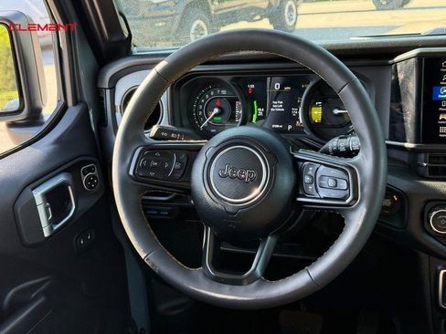 Used 2024 Jeep Wrangler Unlimited w/ Convenience Group AWD/4WD image 13