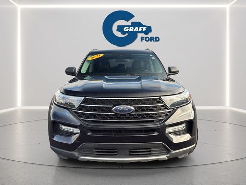 Used 2021 Ford Explorer XLT w/ Equipment Group 202A AWD/4WD image 2