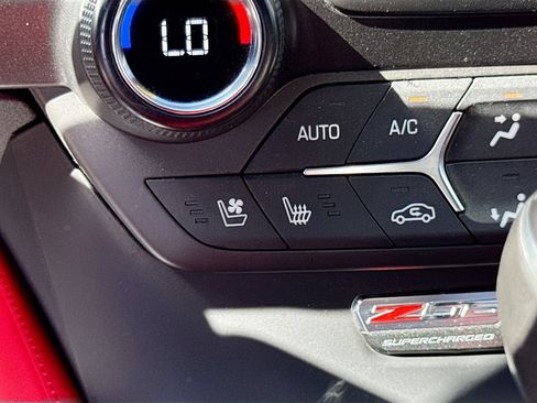 Used 2015 Chevrolet Corvette Z06 w/ 3LZ Preferred Equipment Group RWD image 22