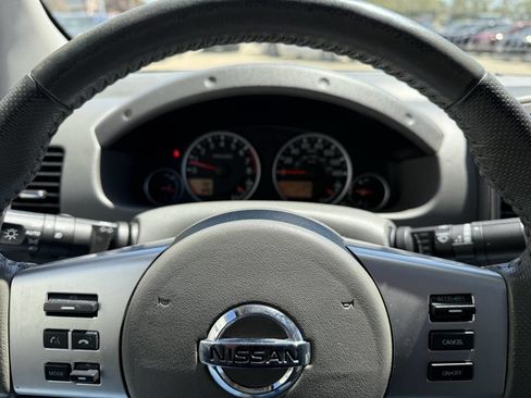 Used 2019 Nissan Frontier SL AWD/4WD image 7