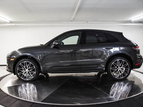 Certified 2025 Porsche Macan image 2