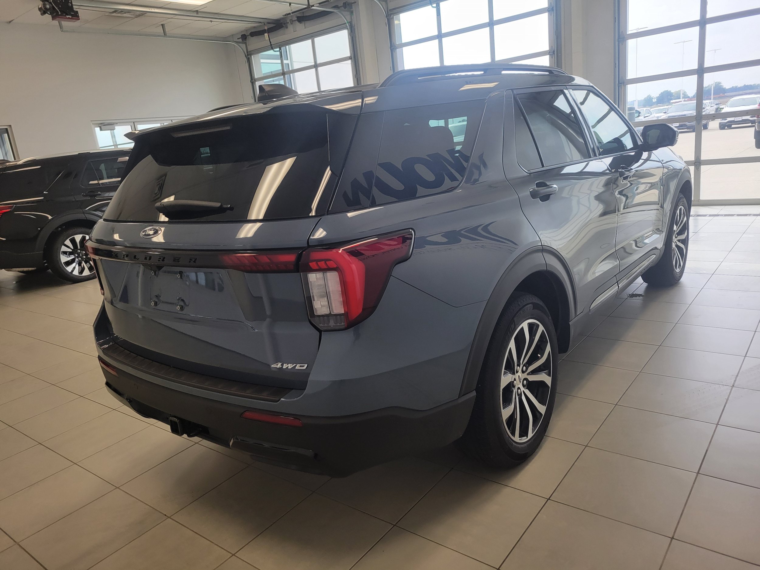 Used 2025 Ford Explorer ST-Line AWD/4WD image 7