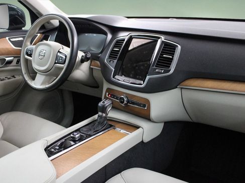 Used 2022 Volvo XC90 T5 Momentum w/ Climate Package FWD image 21