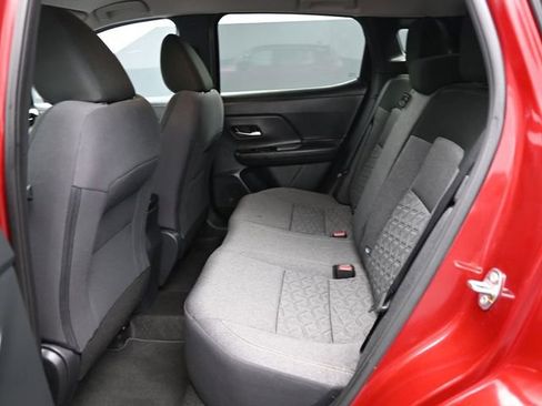 Used 2025 Nissan Kicks SV image 8