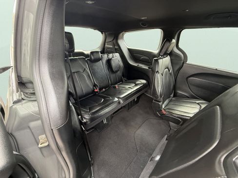 Used 2025 Chrysler Pacifica Select FWD image 16