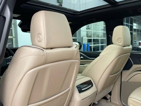 Used 2023 Cadillac Escalade Premium Luxury w/ LPO, Illumination Package image 29