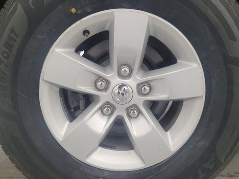 Used 2020 RAM 1500 Classic SLT w/ Luxury Group image 31