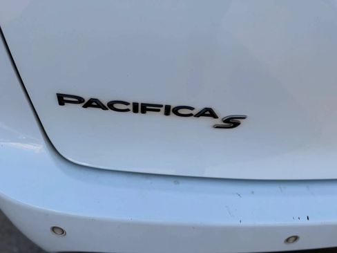 Used 2019 Chrysler Pacifica Touring-L Plus w/ Advanced Safetytec Group FWD image 16