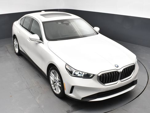 Used 2024 BMW 530i w/ Premium Package image 20