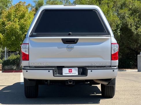 Used 2017 Nissan Titan SV AWD/4WD image 5