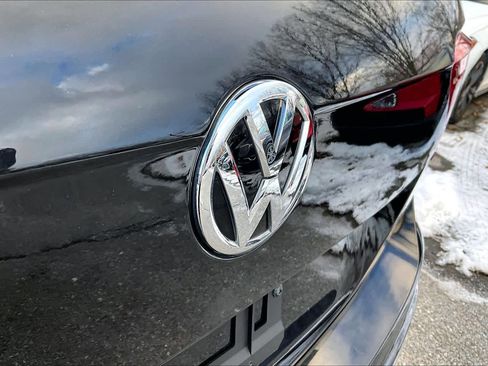 Used 2021 Volkswagen Tiguan SE w/ Panoramic Sunroof Package image 29