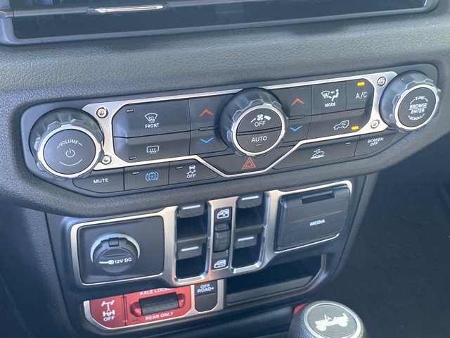 Used 2024 Jeep Wrangler Unlimited AWD/4WD image 19