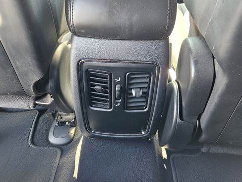 Used 2020 Jeep Grand Cherokee Laredo AWD/4WD image 10