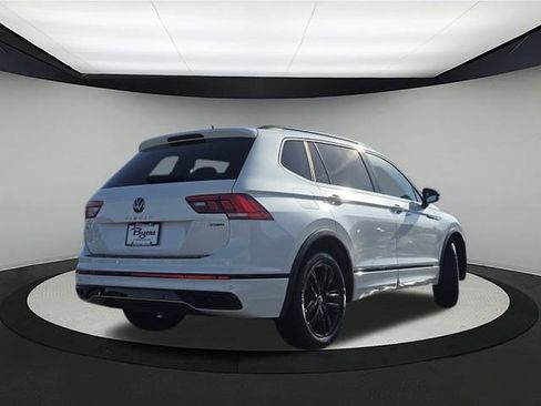 Used 2022 Volkswagen Tiguan SE R-Line image 7