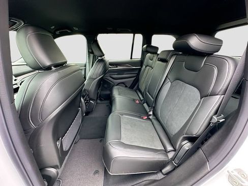 New 2026 Jeep Grand Cherokee Altitude AWD/4WD image 18