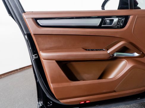 Used 2023 Porsche Cayenne Turbo image 49