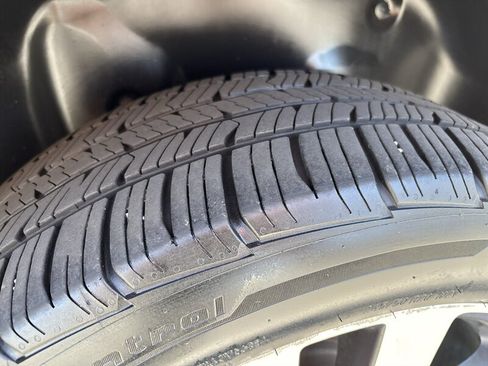 Used 2016 Honda Pilot Touring image 19