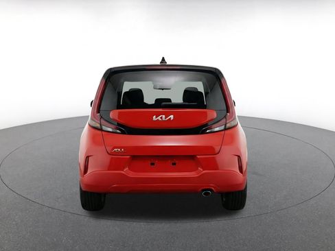 Used 2025 Kia Soul LX w/ LX Technology Package FWD image 8