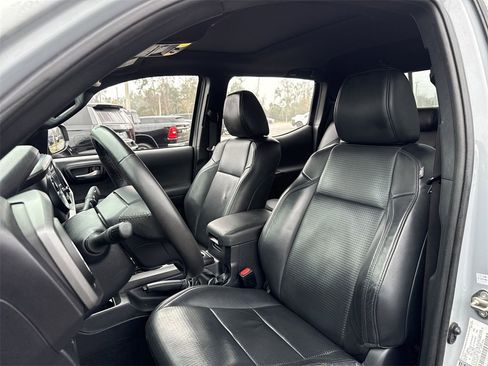 Used 2019 Toyota Tacoma TRD Sport image 11