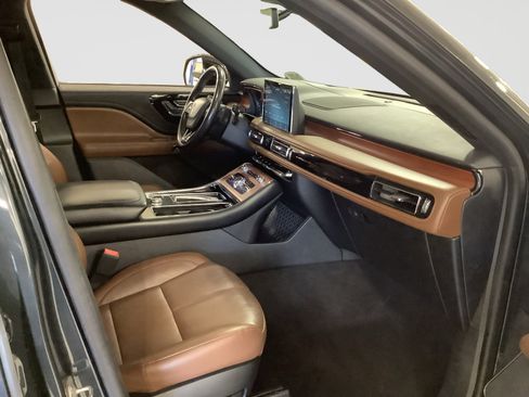 Used 2022 Lincoln Aviator Reserve w/ Equipment Group 201A RWD image 16