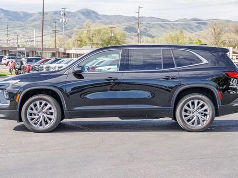Used 2025 Buick Enclave Preferred AWD/4WD image 3
