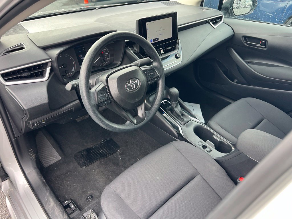Used 2025 Toyota Corolla LE FWD image 14