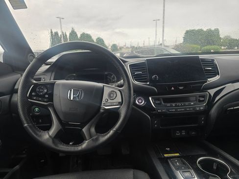 Certified 2024 Honda Passport Black Edition image 12