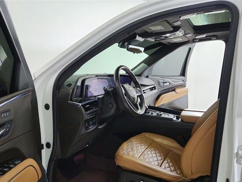 Used 2022 Cadillac Escalade Premium Luxury w/ Performance Package AWD/4WD image 9