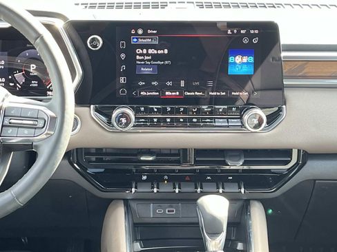 Used 2025 GMC Canyon Denali image 17