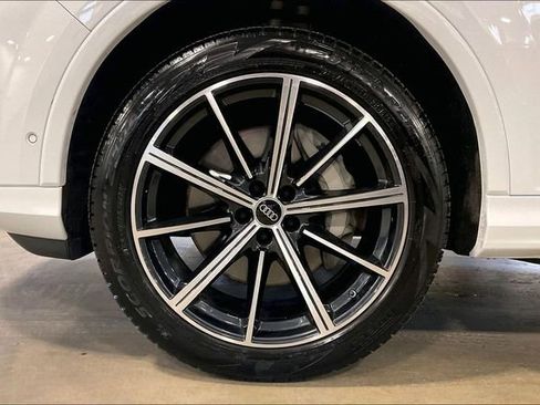 Certified 2025 Audi Q7 2.0T Premium Plus AWD/4WD image 9