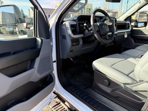 New 2026 Ford F250 XL w/ XL Chrome Package image 24