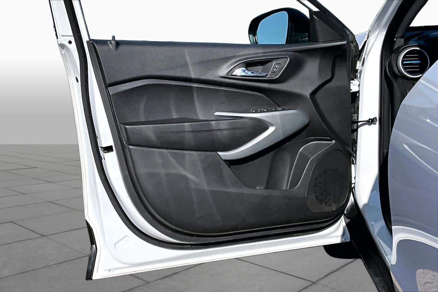 Used 2025 Chevrolet Trax LS FWD image 22