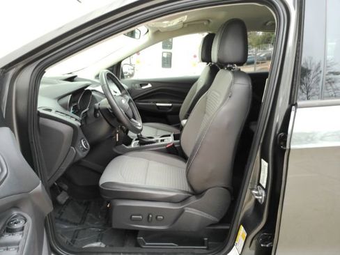 Used 2017 Ford Escape SE w/ SE Sport Appearance Package image 12