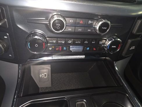 Used 2025 Ford F150 Lariat w/ Equipment Group 501A Mid image 17