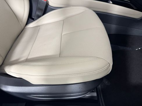 Used 2025 Lincoln Corsair Grand Touring image 38