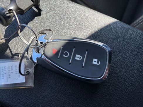 Used 2025 Chevrolet Trax LT image 23