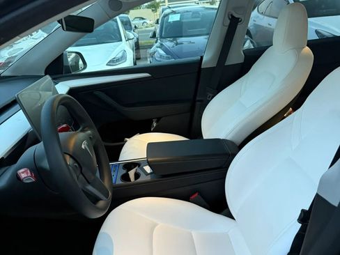 Used 2023 Tesla Model Y Performance AWD/4WD image 12