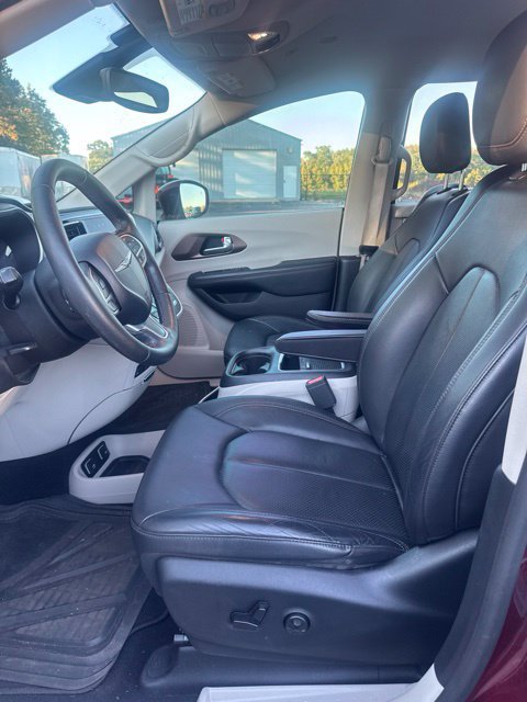 Used 2018 Chrysler Pacifica Touring-L Plus w/ Advanced Safetytec Group FWD image 10
