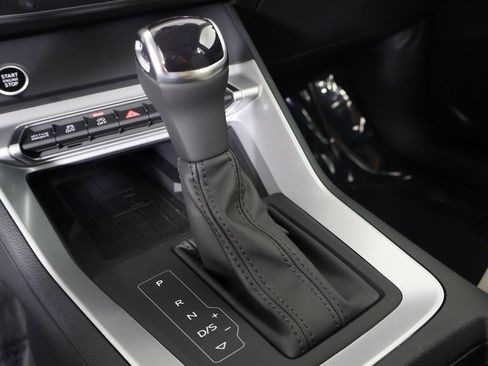 Used 2025 Audi Q3 2.0T Premium w/ Convenience Package image 4