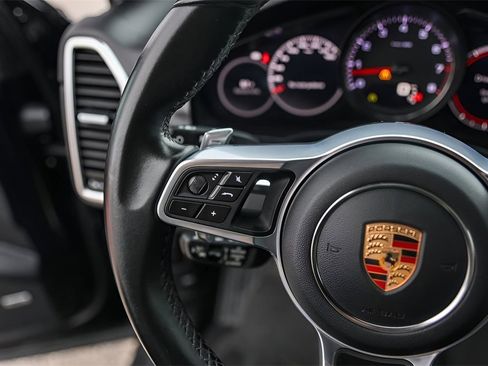 Used 2020 Porsche Cayenne S image 10