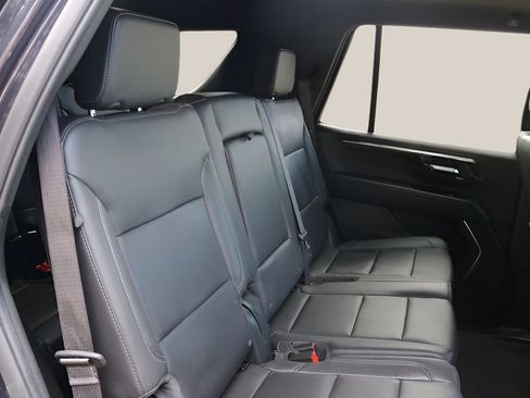 Used 2025 Chevrolet Tahoe LT RWD image 18