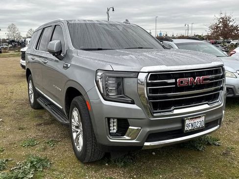 Used 2023 GMC Yukon SLT w/ SLT Luxury Package image 2