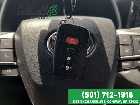 Used 2023 Toyota Highlander XLE FWD image 33