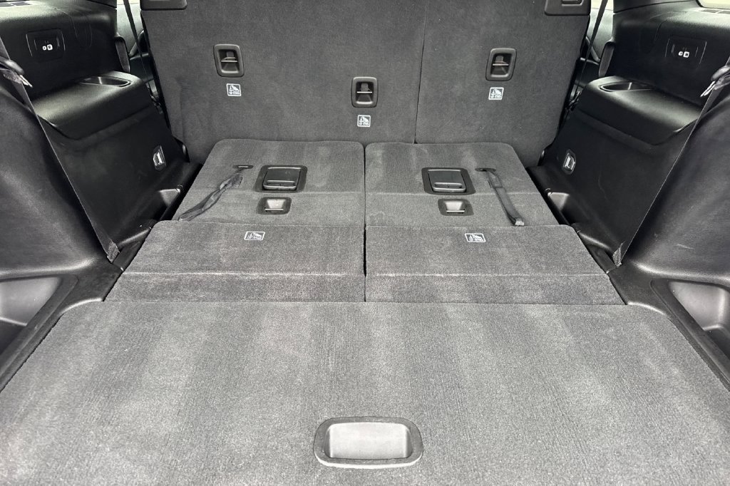 Used 2024 Jeep Grand Cherokee L Altitude RWD image 18
