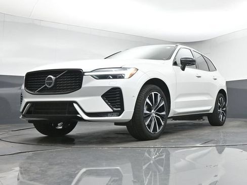 Used 2024 Volvo XC60 B5 Ultimate w/ Protection Package Premier AWD/4WD image 40