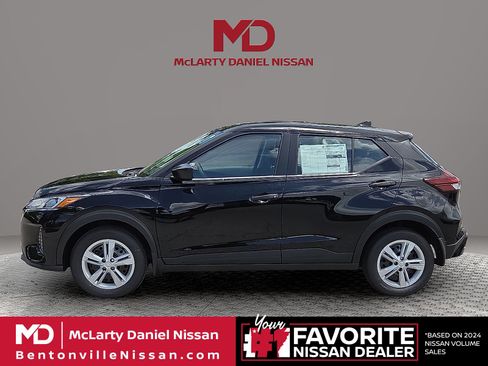 Used 2025 Nissan Kicks Play S FWD image 3
