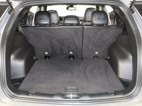 Used 2023 Jeep Compass Latitude image 17